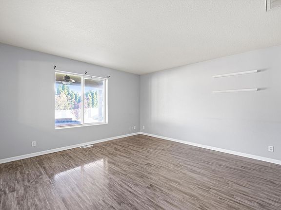 4th image of 1502 W 39th Ave