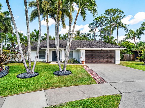 2nd image of 1021 Corallita Court
