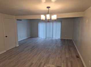 15940 W Eleven Mile Rd, Southfield, MI 48076