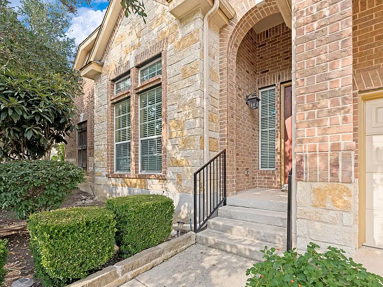 23214 Crest View Way — Photo 2