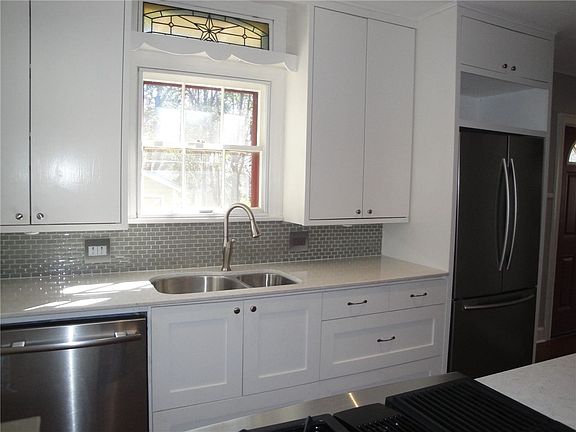 4th image of 4527 Avenue C