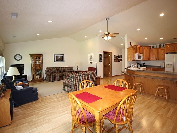 2nd image of 112 Bailey Dr Unit A
