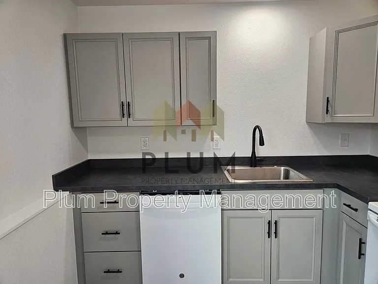 2340 Fairview Ave #2 — Photo 6