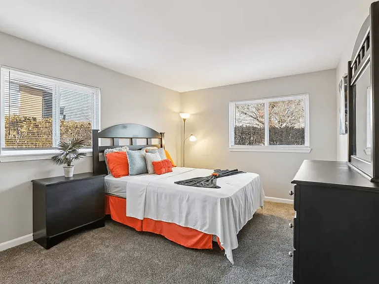 Brookwood Apartments — Photo 4