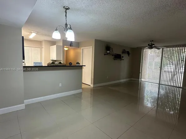 12124 Saint Andrews Pl, Hollywood, FL