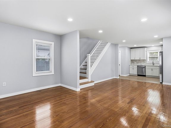 3rd image of 890 Kings Parkway