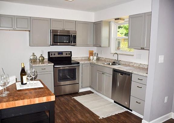 3rd image of 103 Cowan Dr #B