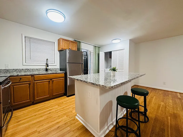 1216 W Leigh St — Photo 25