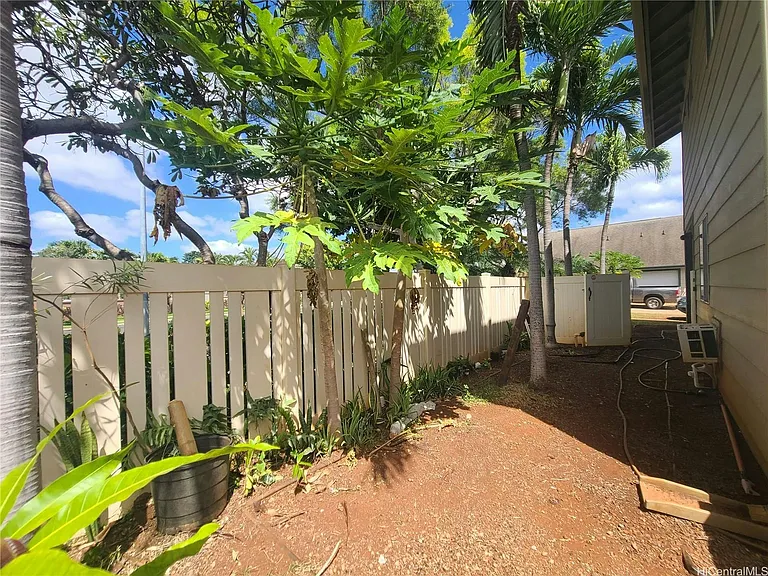 91-210 Mikiala Pl — Photo 11
