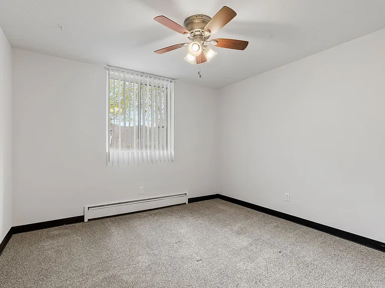 Lake Street Manor — Photo 31