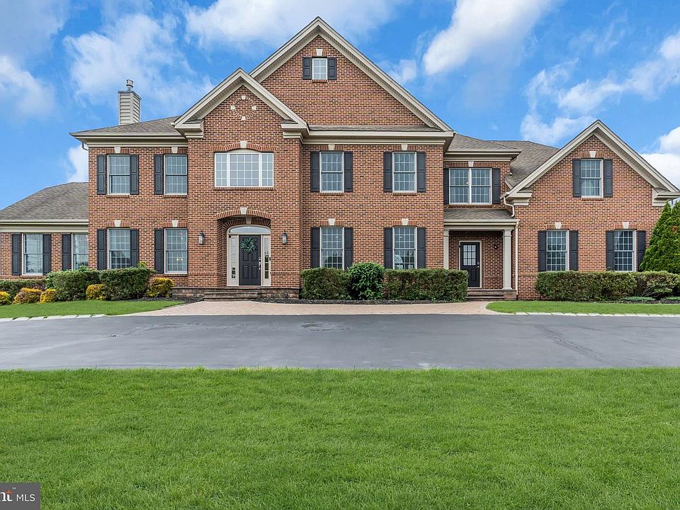 1st image of 4 Ridgeview Way