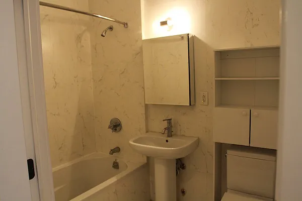 Rented by Bohemia Realty Group | media 18