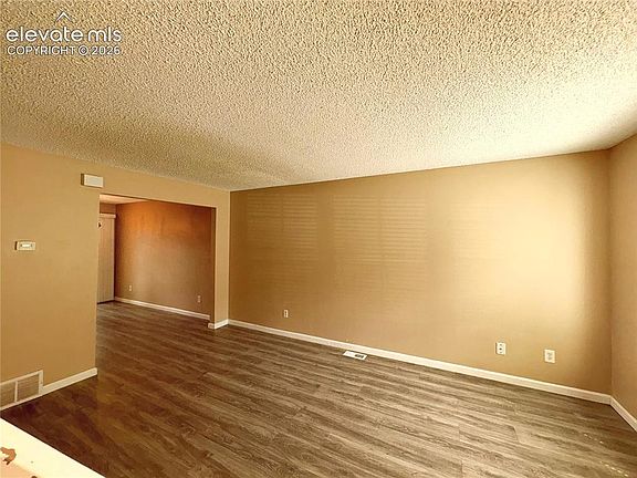3rd image of 524 Shady Crest Cir