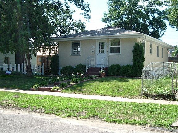 5th image of 861 Howell St N