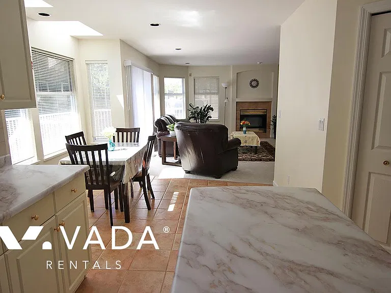 1572 Salal Cres — Photo 8