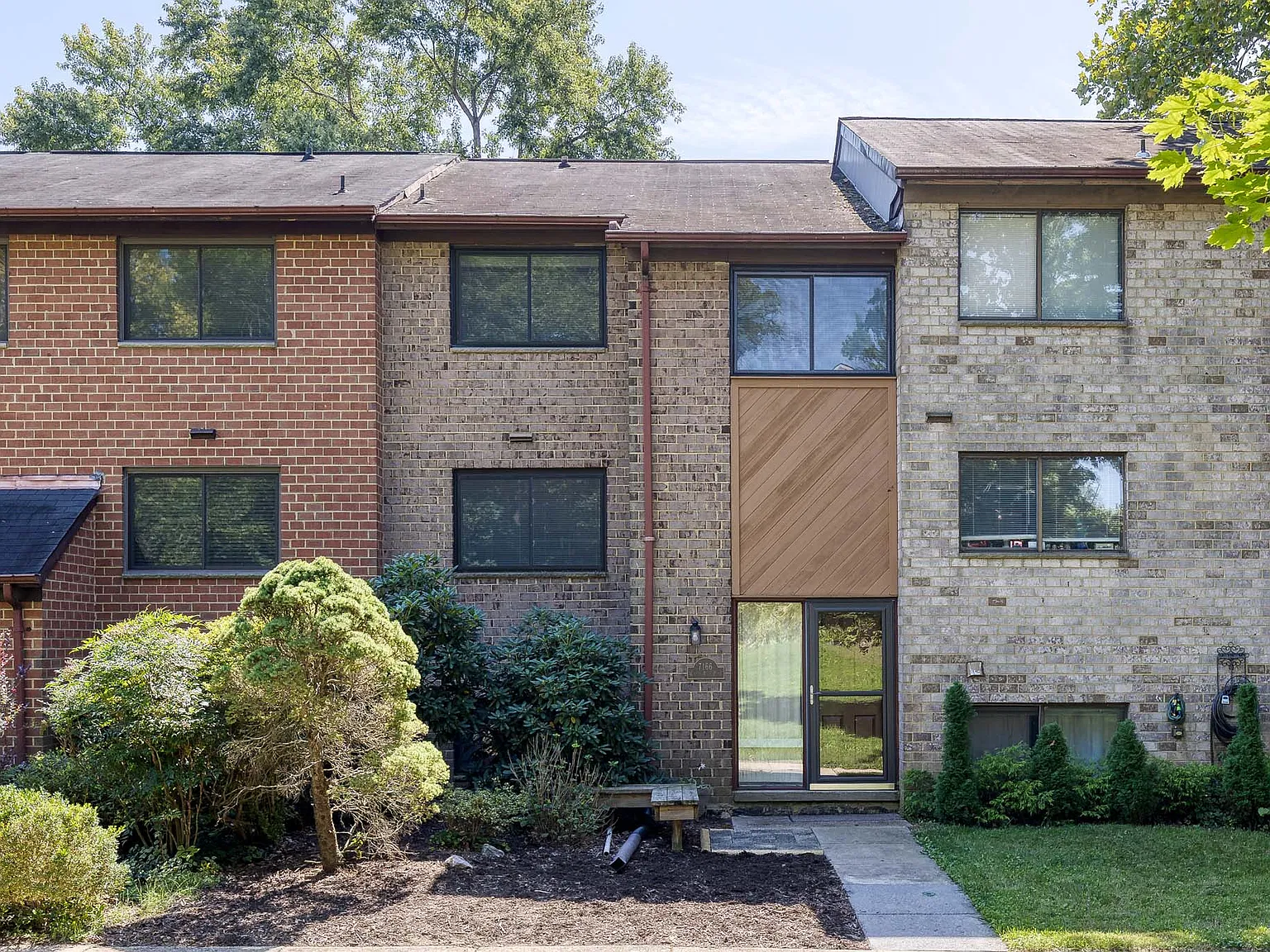4 bed, 2.5 bath, 2154 sqft, $3,200 — Photo 4