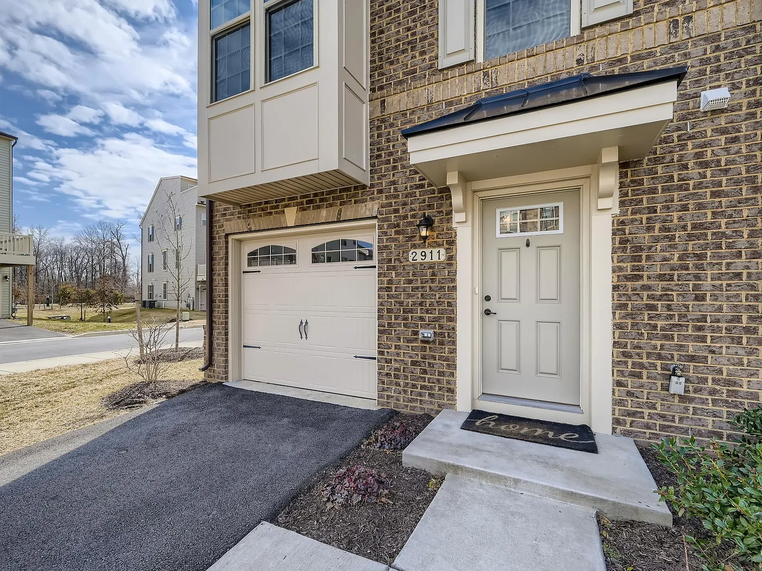 3 bed, 2285 sqft, $3,300 — Photo 2
