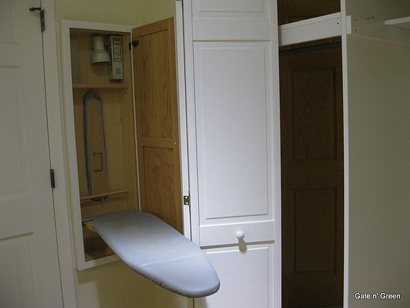 Built-in ironing brd. 