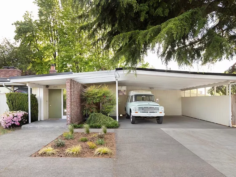 6535 NE 37th Ave — Photo 2