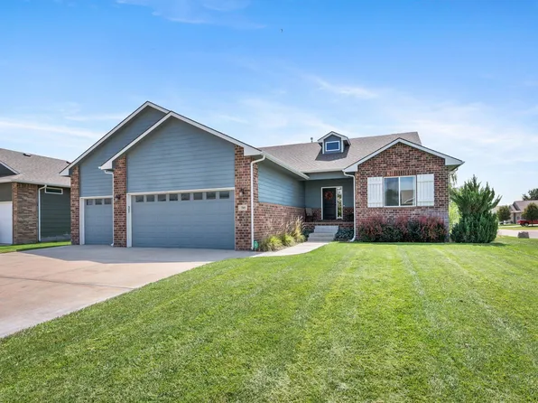 705 E Sprucewood Cir, Park City, KS 67147