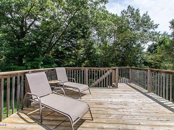 3rd image of 10122 Castle Creek Cir
