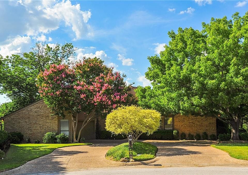 1st image of 309 Chandler Lake Ct