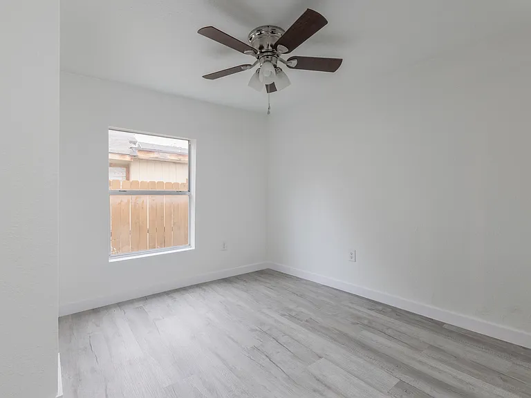 125 Forrest Ave — Photo 10