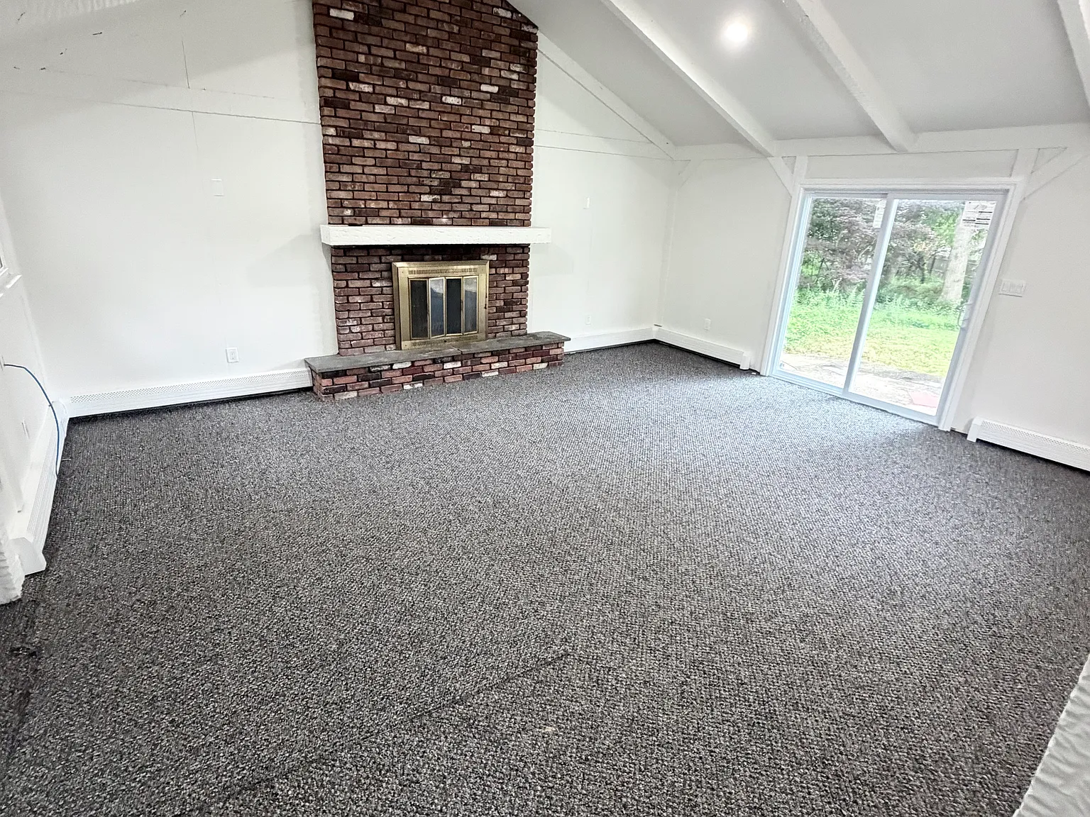 3 bed, 1.5 bath, 1600 sqft, $4,500 — Photo 2