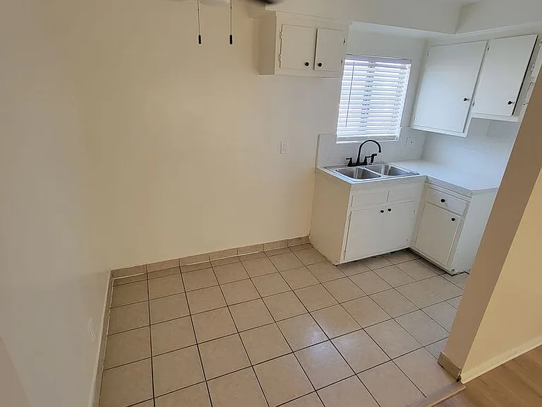 13407 Cordary Ave — Photo 5