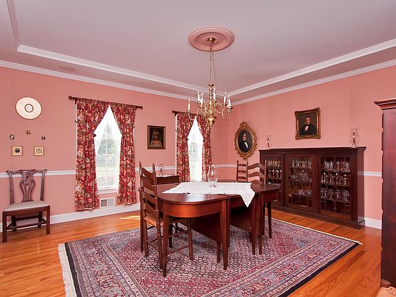 Dining Room w Oak Flooring