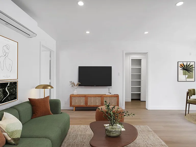 Green Hill Apartments — Photo 31