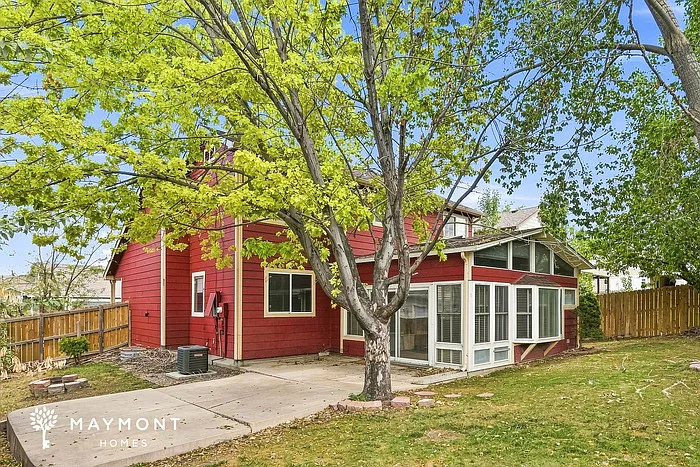 3 bed, 4.0 bath, 2341 sqft, $2,900 — Photo 2