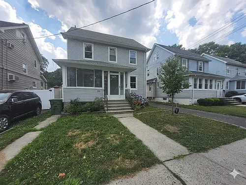 208 Clover St Photo 1