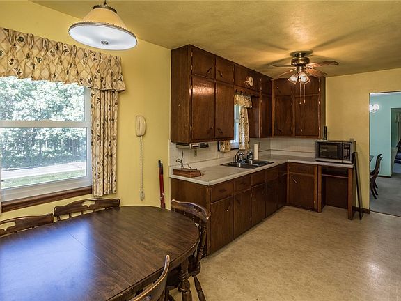 4th image of 360 SE Browns Woods Dr