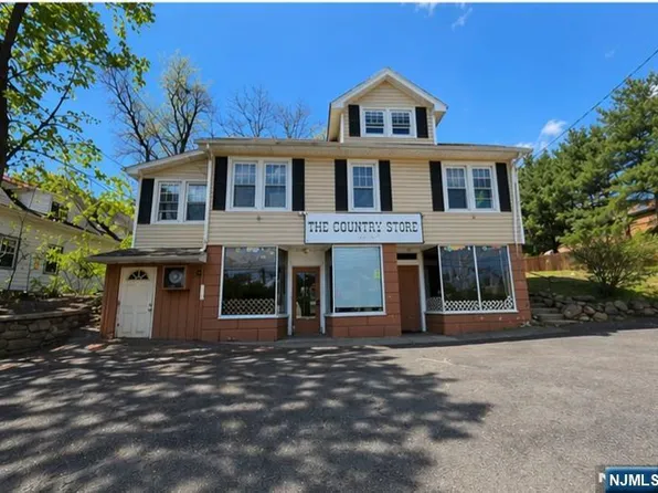 729 Rivervale Rd, Rivervale, NJ 07675