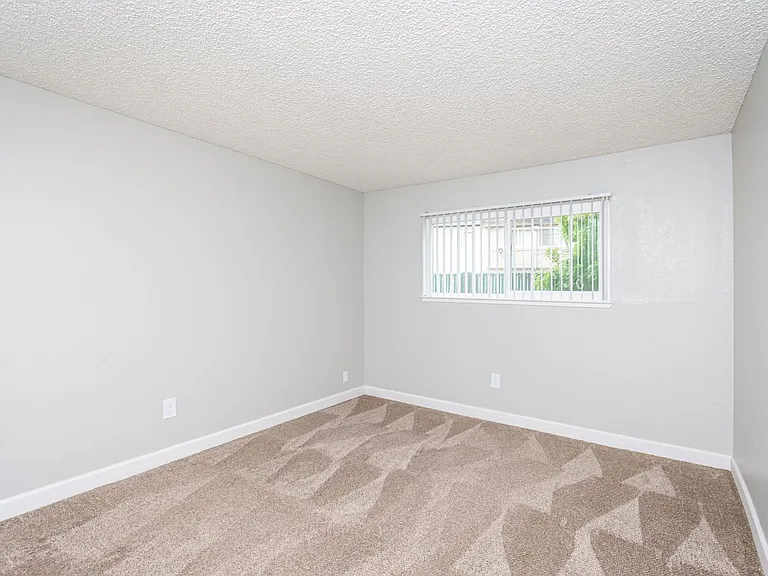 Gold Creek Apartments — Photo 42