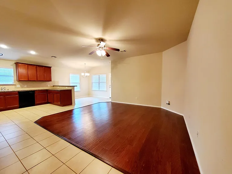 1925 Carol Ln — Photo 19