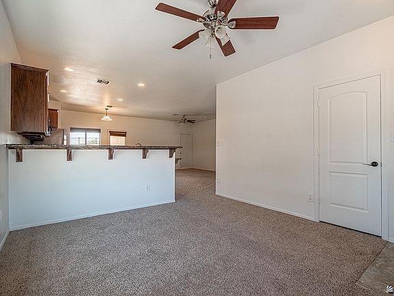 5th image of 4572 S Jasmine Ave