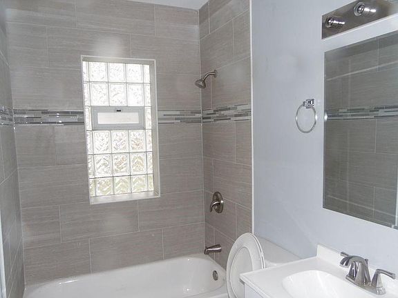 2nd image of 17822 Wildwood Ave