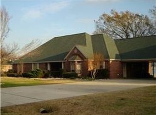 7200 Plantation Dr, Beach City, TX 77523