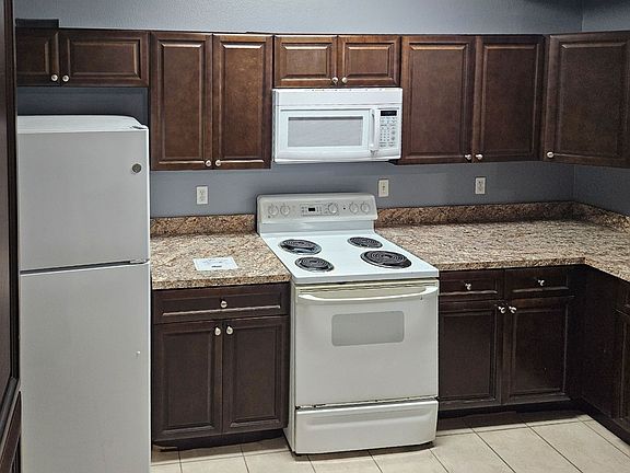 4th image of 5500 Metrowest Blvd APT 14-103