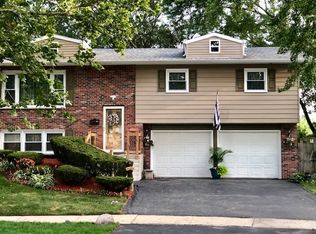 6131 Laura Ln, Tinley Park, IL 60477