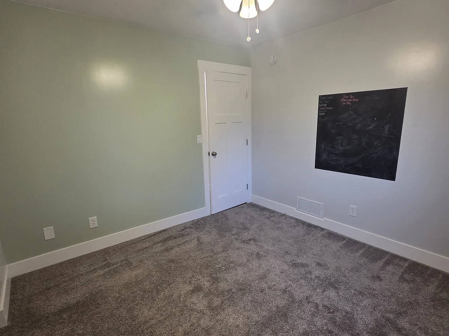 5 bed, 1810 sqft, $700 — Photo 2