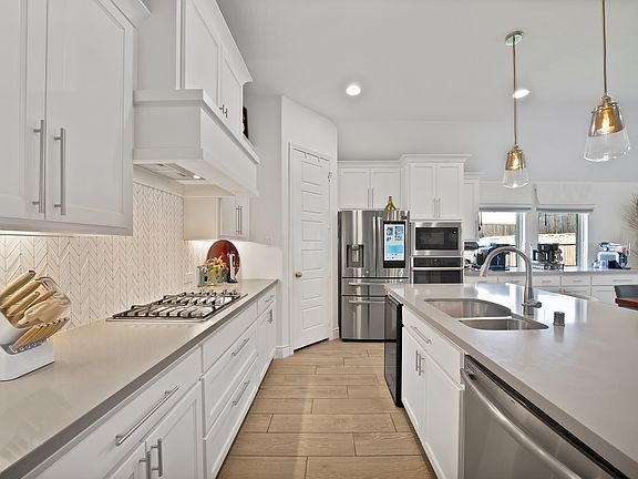 4th image of 808 Knoxbridge Rd