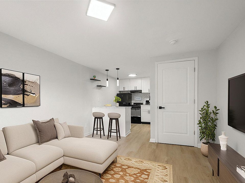 Retreat at Indian Lake - Living Room & Kitchen