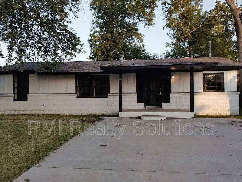 4 bed, 2.0 bath, 1432 sqft, $1,550 — Photo 2