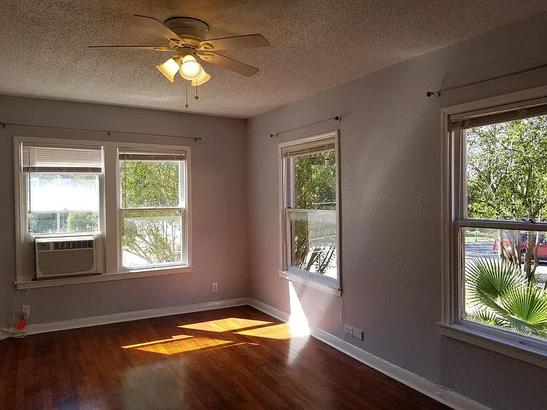 504 Elmhurst Ave — Photo 6