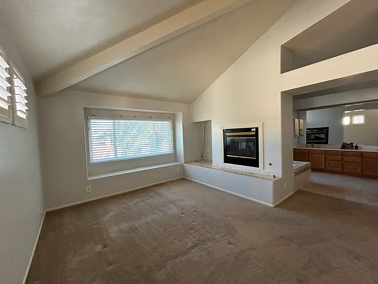 15743 Pepper St — Photo 5