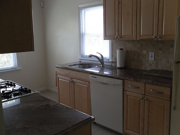 3rd image of 35 Jones St