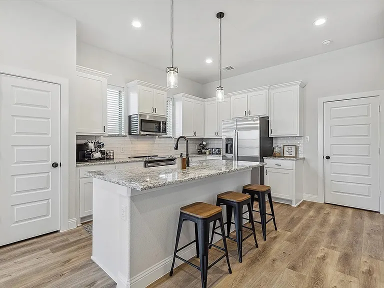 4001 Avion Dr — Photo 12